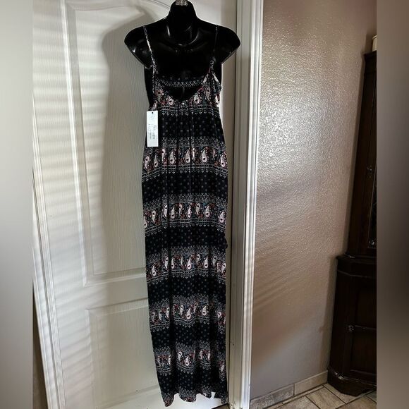 BLACK Slip Cut Out Maxi Dress
Raindrops by Papillon V-Neck Brat Summer Md NWT - Picture 14 of 16